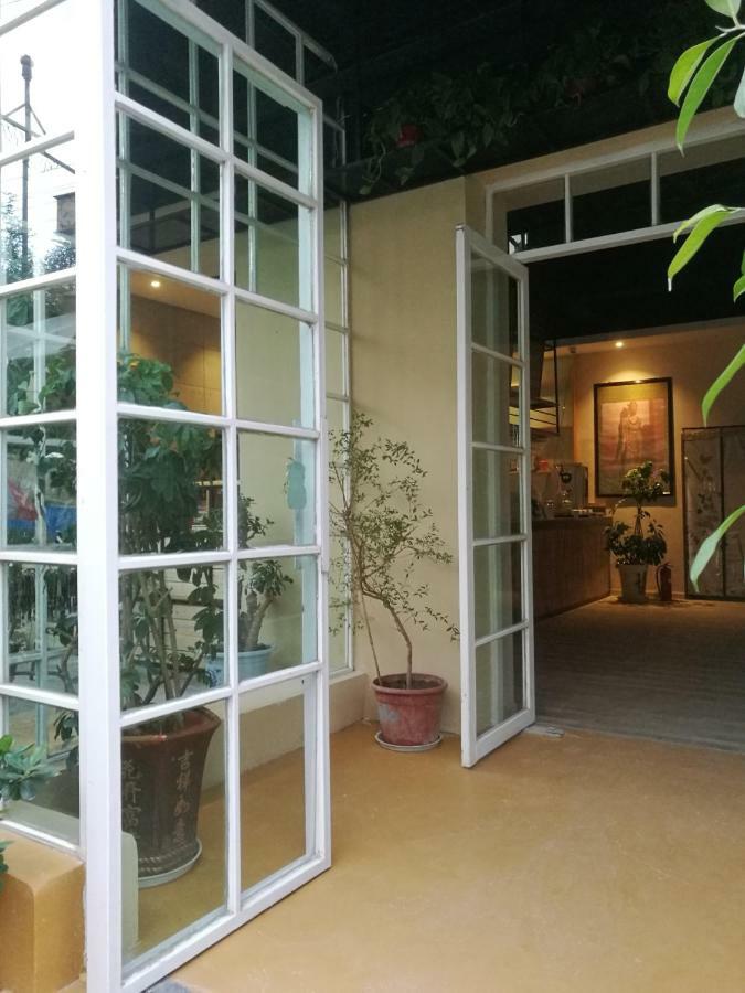 Right Here Hotel ตุนหวง ภายนอก รูปภาพ