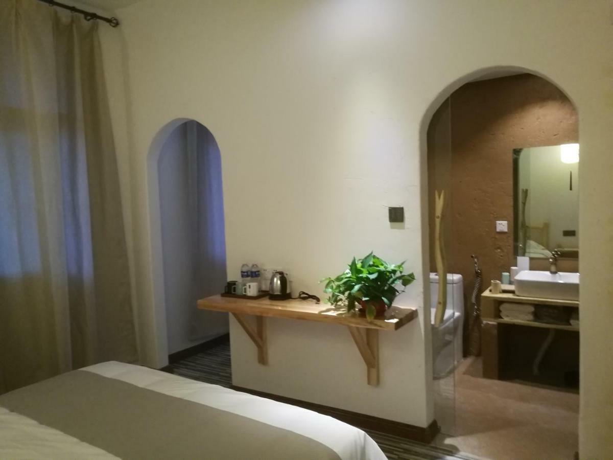 Right Here Hotel ตุนหวง ภายนอก รูปภาพ