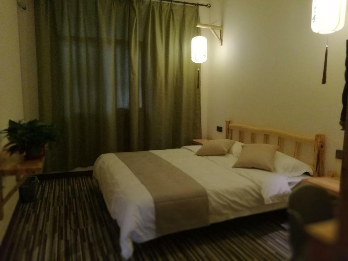 Right Here Hotel ตุนหวง ภายนอก รูปภาพ