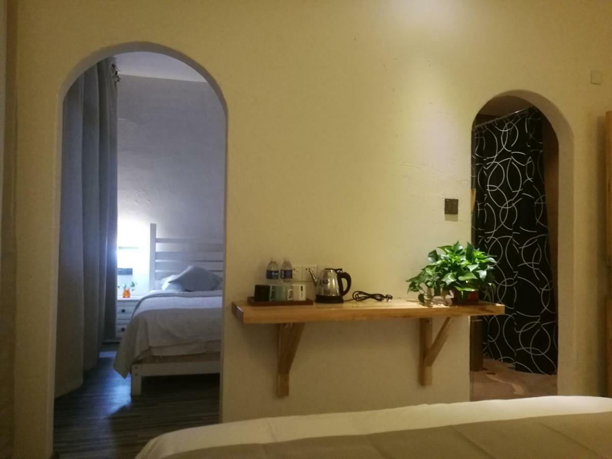 Right Here Hotel ตุนหวง ภายนอก รูปภาพ